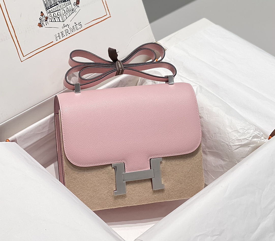 Hermes Constance 24cm Shoulder Bag In Light Pink Epsom Leather